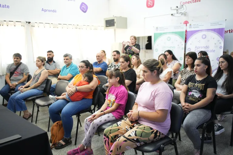 La Municipalidad entregó certificados de cursos para emprendedores y emprendedoras en General Pico