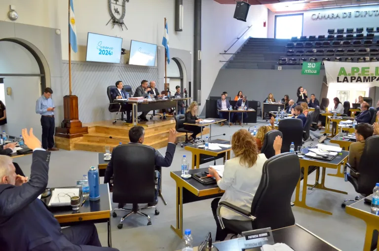 Presupuesto 2025 en La Pampa: empate en votación obligó al presidente de la Cámara a decidir la aprobación de la ley