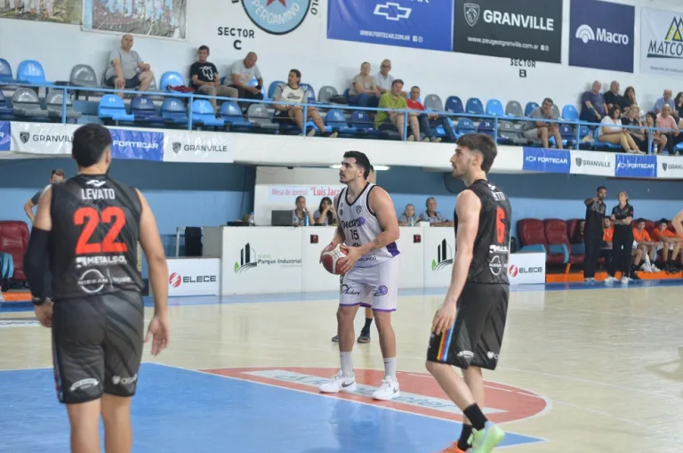 Pico FBC logra un valioso triunfo ante Pergamino Básquet y suma su segunda victoria consecutiva