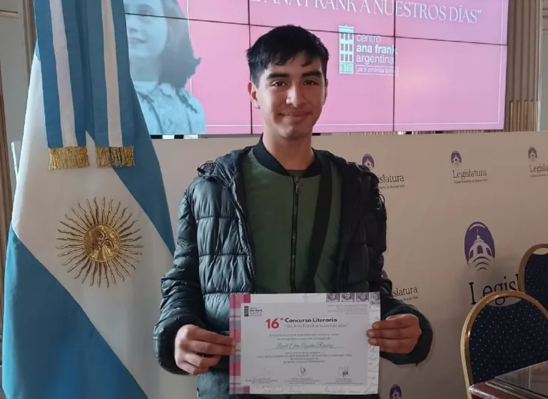 Estudiante pampeano ganó concurso nacional de literatura y viajará a Amsterdam
