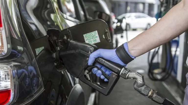 CECHA avala el autoservicio de combustibles y genera polémica en provincias con prohibición vigente