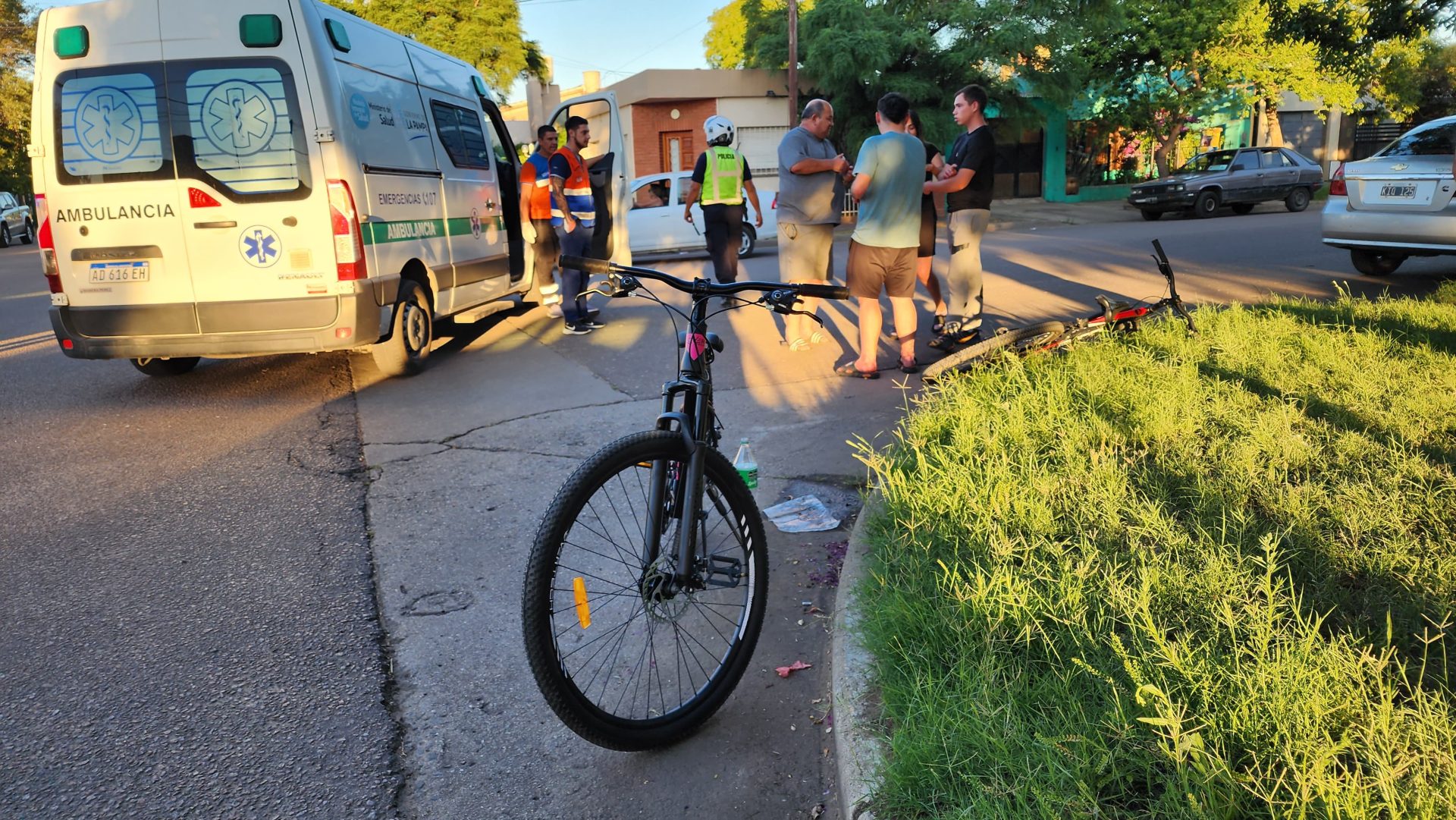 Siniestro vial en calle 30 y 27: un menor en bicicleta fue atropellado por un automóvil