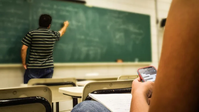 Condenadas por descuido escolar: dos madres cumplirán trabajos comunitarios por inasistencias de sus hijas al colegio