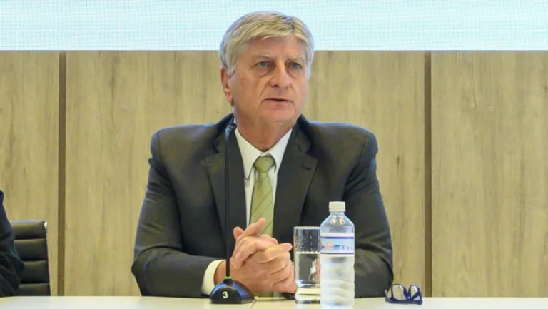 Aerolíneas Argentinas: “Si es necesario trabajar en conjunto, allí estaremos” aseguró el Gobernador de La Pampa