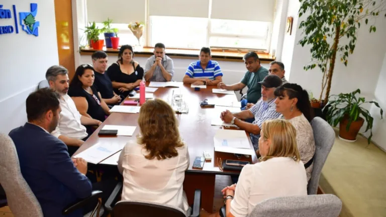 Presentaron el manual que jerarquiza las funciones de auxiliares de la educación en La Pampa