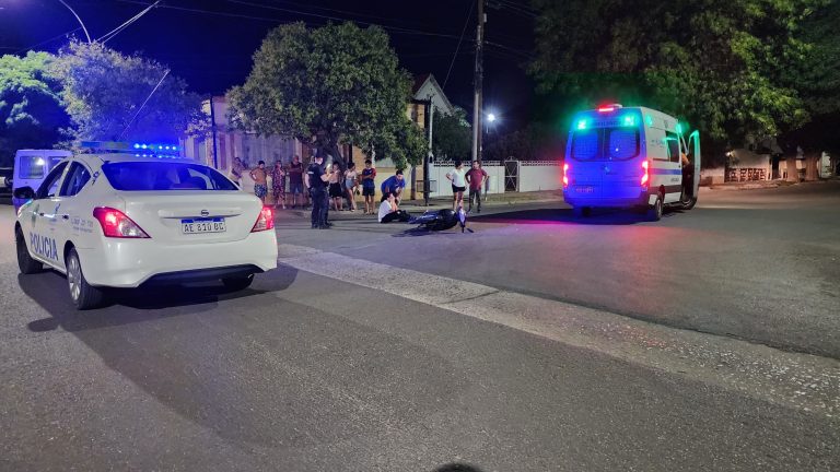Colisión en calle 4 y 17: una mujer hospitalizada tras el impacto