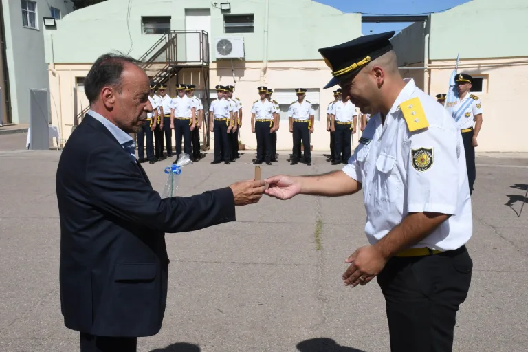 El Instituto Superior Policial de La Pampa celebra el cierre del ciclo lectivo 2024 con abanderados y distinciones a la excelencia académica