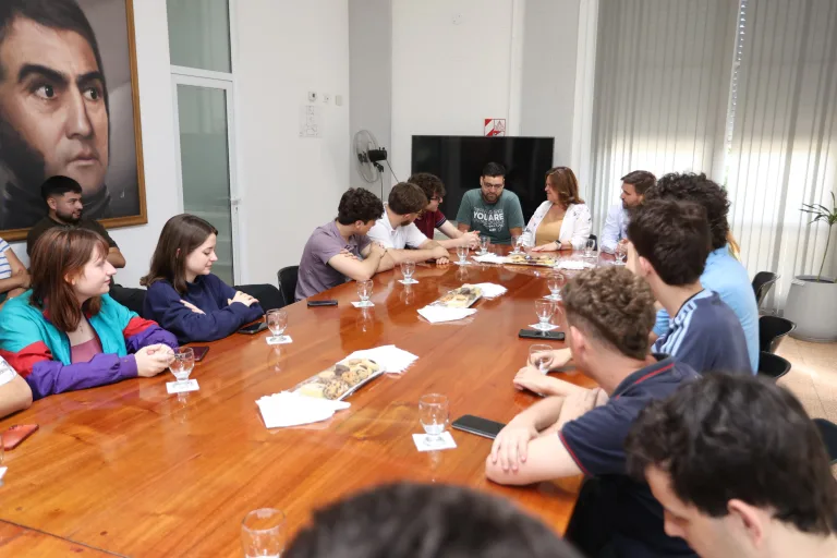Intercambio político: jóvenes de Buenos Aires visitaron General Pico y dialogaron con la intendenta Fernanda Alonso sobre gestión pública y desarrollo local