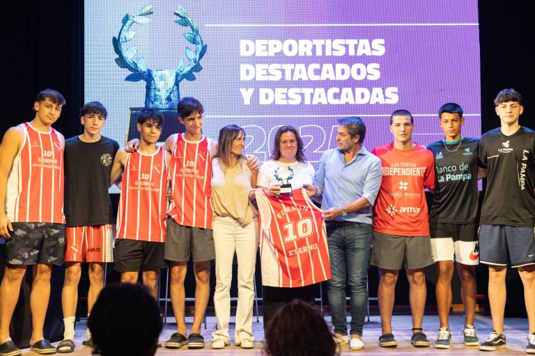 General Pico reconoce a sus deportistas destacados del 2024 en un emotivo acto