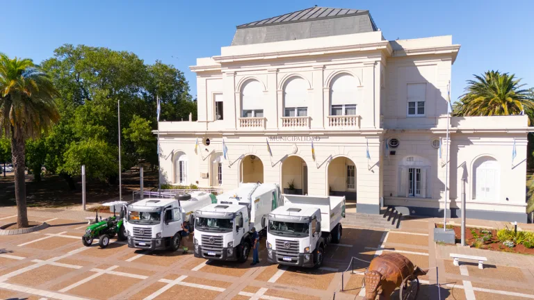 General Pico incorpora cuatro nuevos vehículos a su flota, invirtiendo $471 millones en servicios ambientales y urbanos