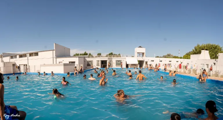 El Centro Empleados de Comercio inaugura la temporada de verano 2024-2025 con carnet digital y nuevas propuestas para las familias