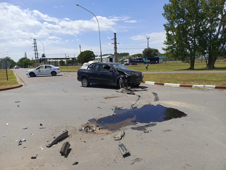 Violento choque entre dos camionetas en Calle 9