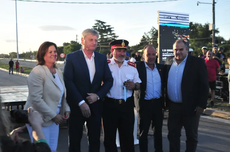“Hoy se cumplen dos sueños: nuestra querida doble vía sur y el hidroelevador para General Pico”, afirmó Alonso