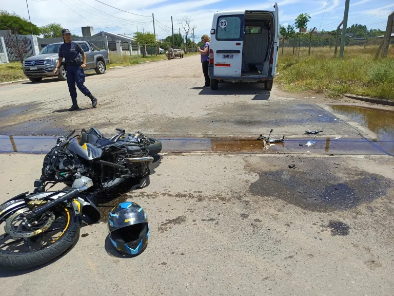 Siniestro vial en calle 12 y 115: motociclista trasladado de urgencia