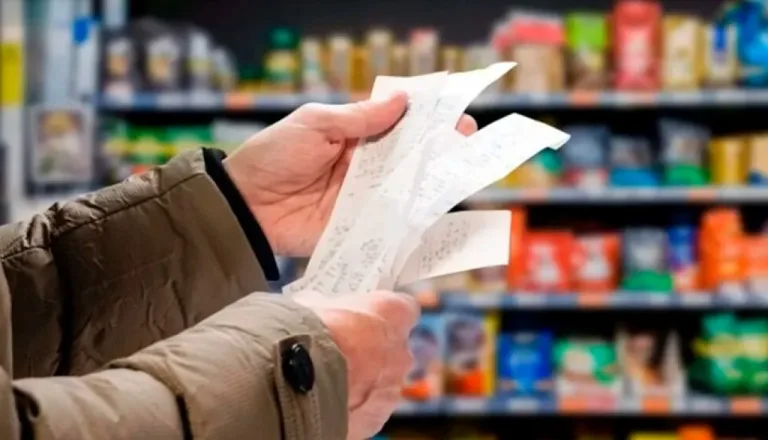Una familia tipo necesitó más de $1.000.000 en ingresos para no ser pobre en noviembre