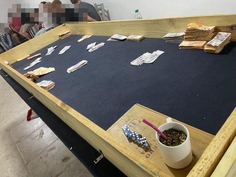Golpe al juego clandestino en Speluzzi: 26 demorados y casi 16 millones de pesos y dólares secuestrados