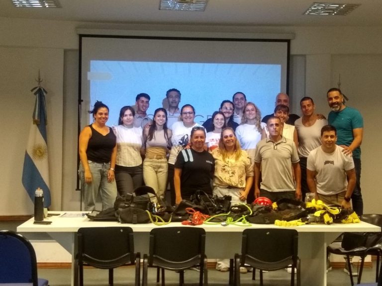 Capacitación en acceso por cuerdas: Policía de La Pampa fortalece sus capacidades para incidentes críticos