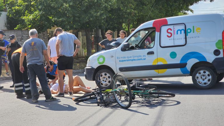 Atropello en calle 2 y 101: una joven hospitalizada tras ser embestida por un utilitario