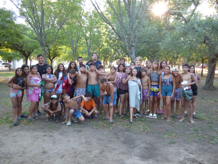 Los asistentes a la colonia de vacaciones de Metileo visitaron lugares turísticos de la Provincia