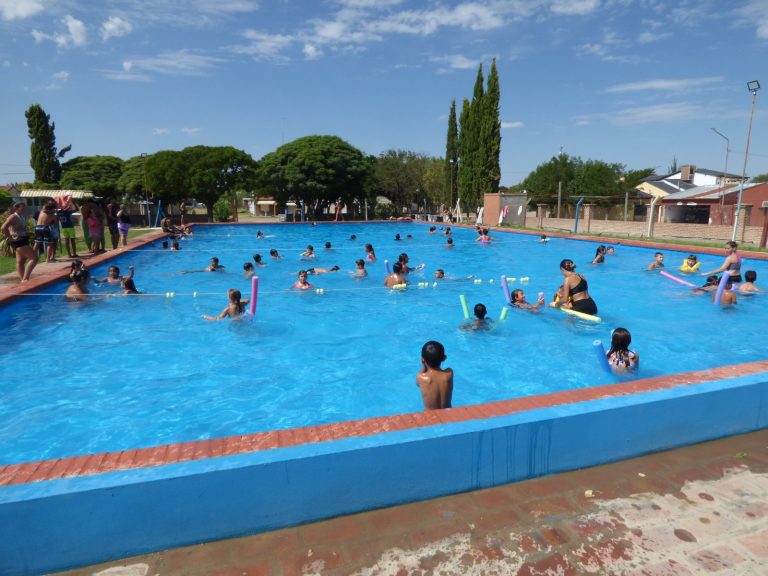 En La Maruja y Caleufú las colonias de vacaciones representan un alivio para las altas temperaturas
