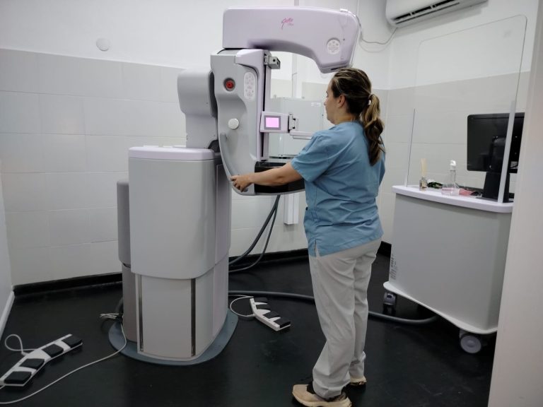 General Acha inaugura servicios de mamografía y rayos de última generación