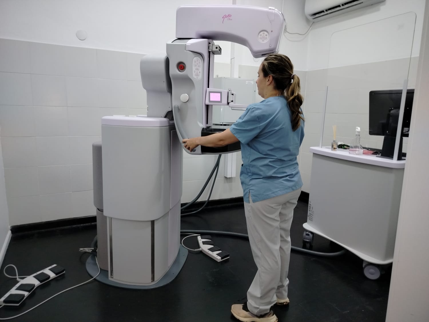 General Acha inaugura servicios de mamografía y rayos de última generación
