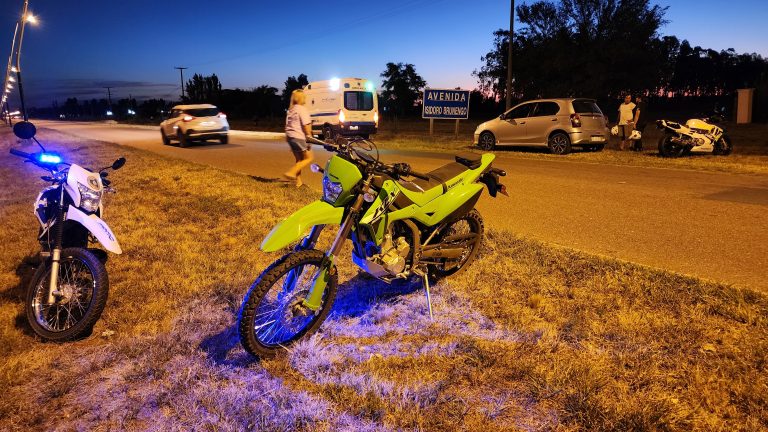 Un motociclista de 20 años fue hospitalizado luego de morder la banquina y perder el equilibrio en la Isidoro Brunengo