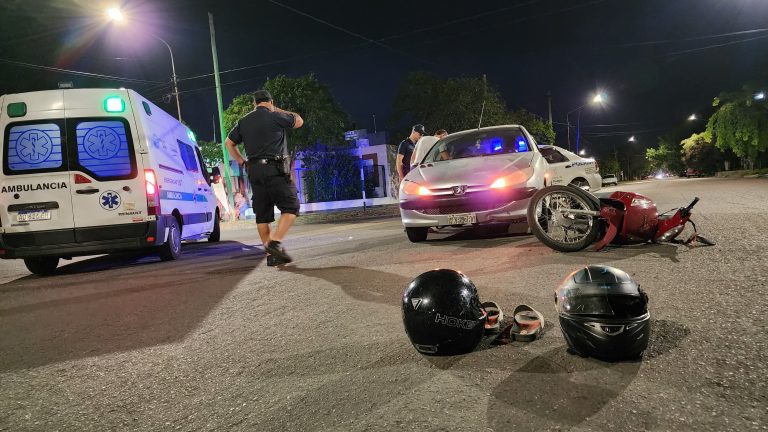 Accidente de tránsito en calle 27 y 28: dos jóvenes hospitalizados