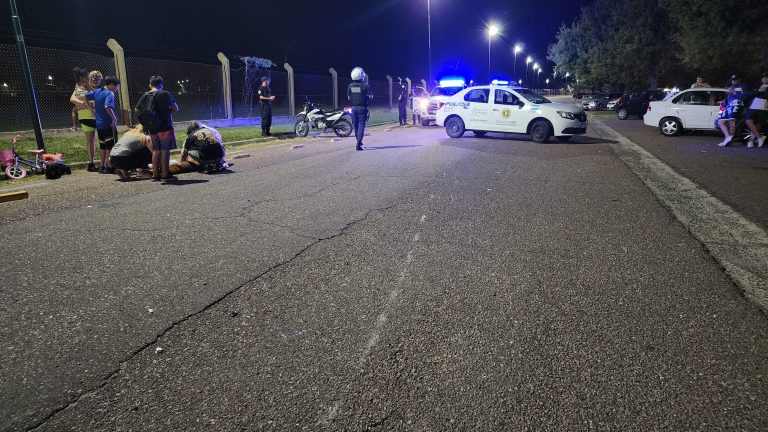 Accidente en Paseo Belgrano: motociclista hospitalizado tras colisión con un perro