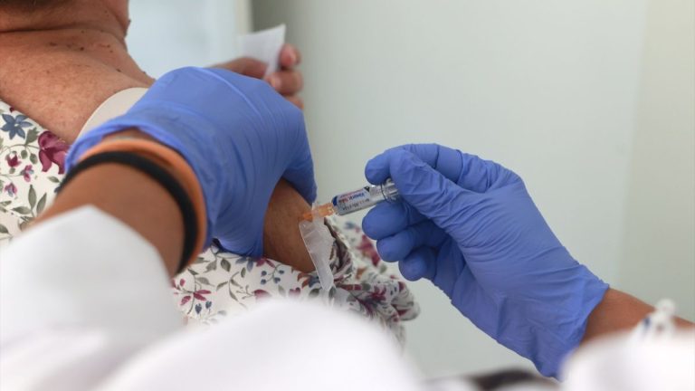 Inició la campaña de vacunación contra el Virus Sincicial Respiratorio para personas gestantes
