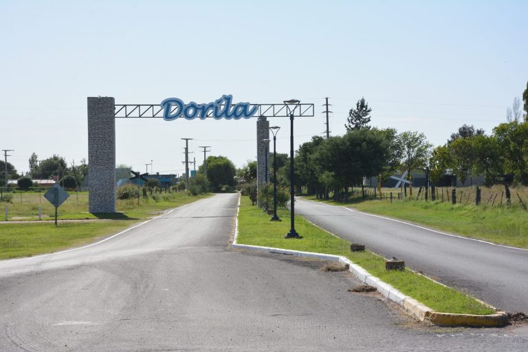 Un joven jinete de 21 años sufrió graves lesiones al caerle el caballo encima durante un evento en Dorila