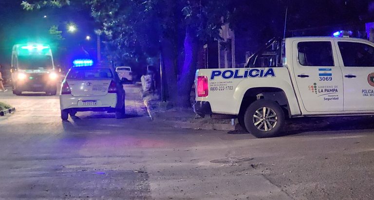 Herido de arma blanca y ataque a la policía en la madrugada
