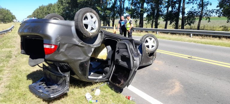 Vuelco en Ruta 188: Una familia resulta ilesa