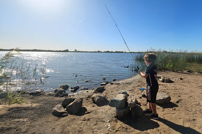 Este miércoles habrá un taller gratuito de pesca para niños de 8 a 14 años en la laguna de General Pico
