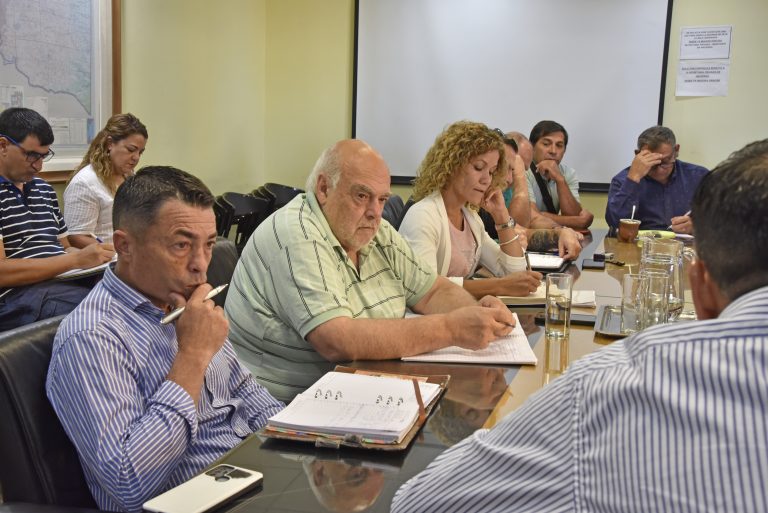 Propuesta salarial con “cláusula gatillo” y pedido de mejora: la Intersindical aguarda mañana la respuesta final del Gobierno