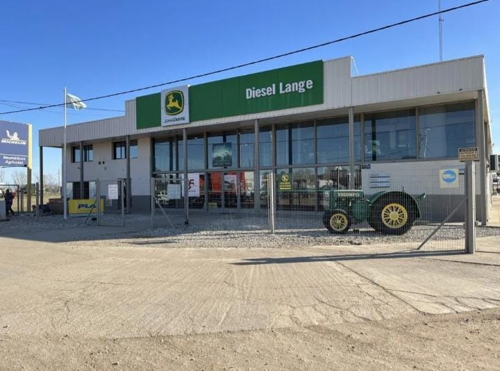 Roban 1,5 millones de pesos y 5.000 dólares tras ingresar por el techo en una empresa de Realicó