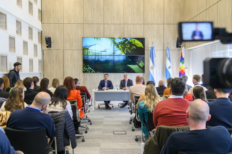 Abre inscripción 2025 a programa de formación para jóvenes líderes