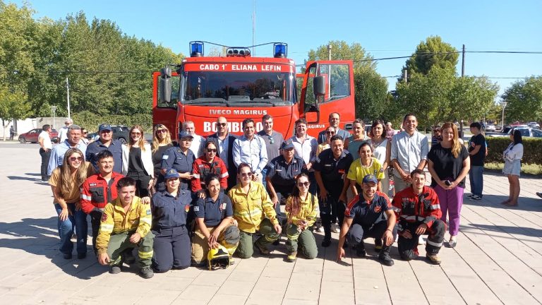 Mesa de Trabajo de Responsabilidad Social Empresaria donó una autobomba a Bomberos de 25 de Mayo
