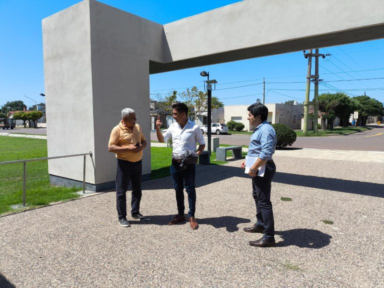 Entregan nueva red de agua potable en Caleufú y destacan inversión provincial en obras públicas