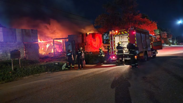 General Pico: incendio arrasa con un galpón en calle 104 entre calle 17 y Fraternidad