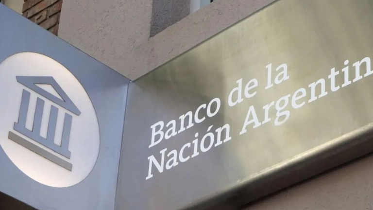 Milei firmó el decreto para convertir al Banco Nación en sociedad anónima