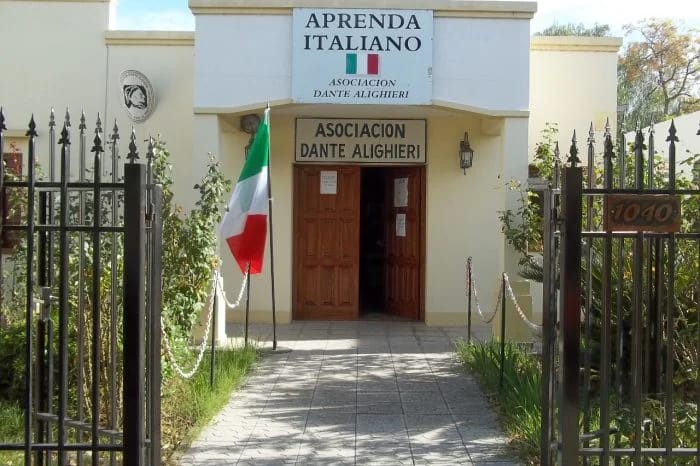 Prepará tus bolsos y tu italiano: Inscripciones abiertas en la Asociación Dante Alighieri