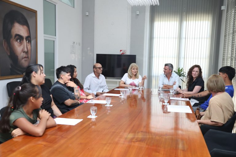 Emprendedores piquenses recibieron créditos: el municipio entregó $2.800.000 en financiamiento y reafirmó su compromiso con la economía social