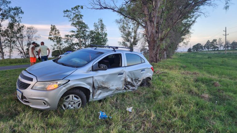Siniestro vial en la Ruta 102: un Chevrolet Onix y una Toyota Hilux resultaron involucrados
