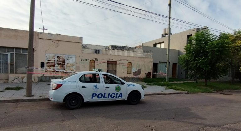Tragedia en Santa Rosa: mujer de 54 años hallada muerta y su madre de 84 años rescatada en estado crítico