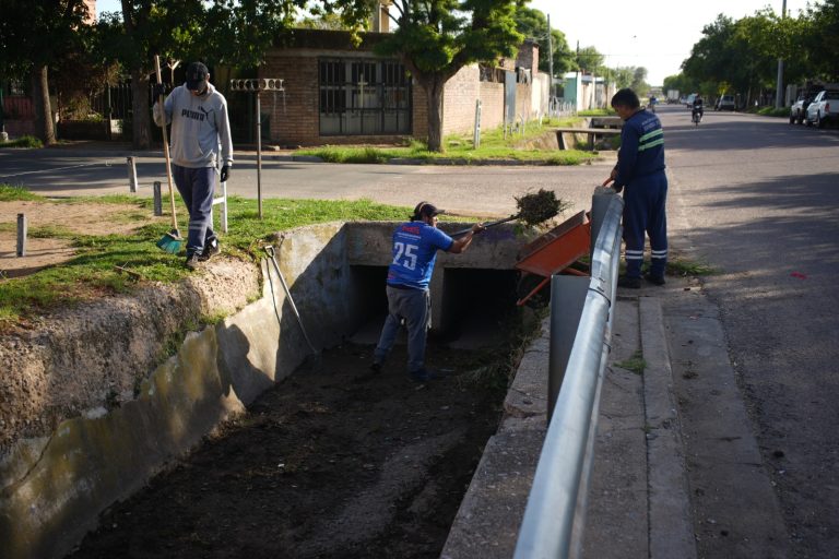 La Municipalidad llevó a cabo una jornada integral de limpieza en los barrios Don Bosco y Frank Allan