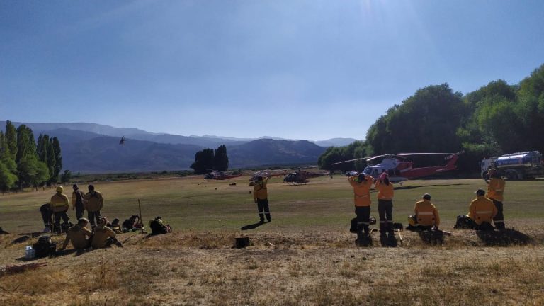 Bomberos pampeanos combaten incendios en la Patagonia: “Es un desafío importante”