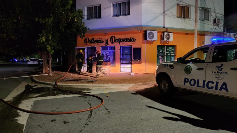 Principio de incendio en un comercio de calle 11 y 120