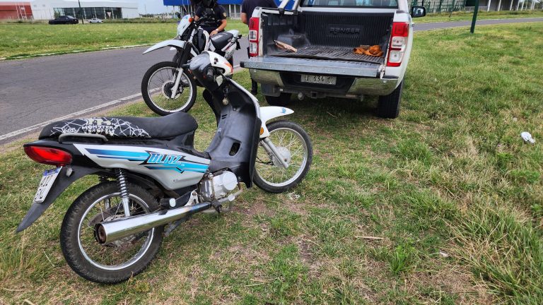 Pareja y su bebé resultan hospitalizados tras accidentarse en la rotonda de Trebolares