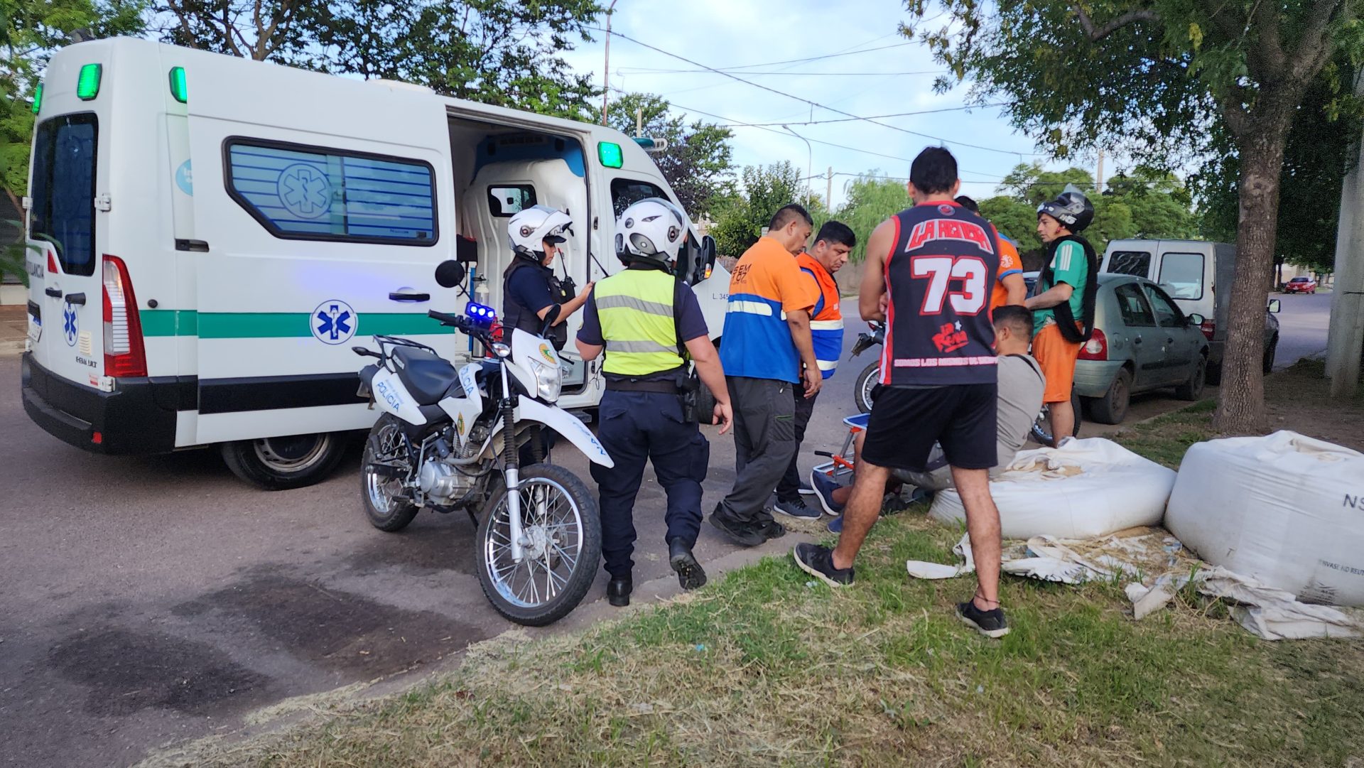 Motociclista hospitalizado tras chocar contra un perro en calle 36
